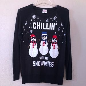 Chillin with my snowmies ⛄️ ❄️ christmas sweater!